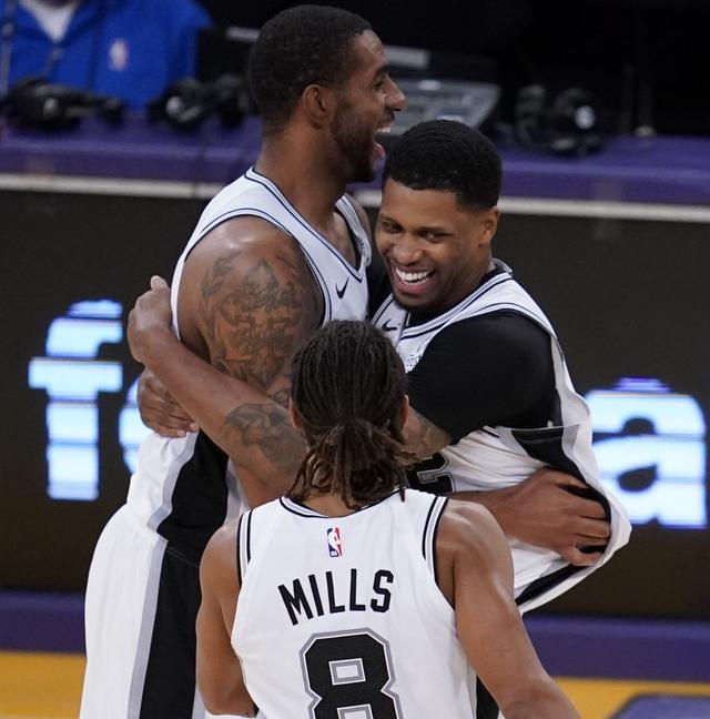 风格中充满 风格中充满